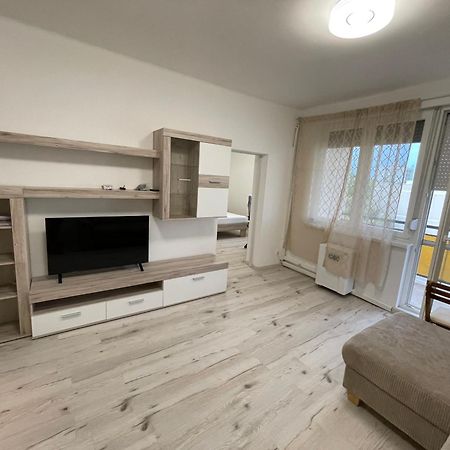 דברצן Malompark Apartman With Free Parking מראה חיצוני תמונה