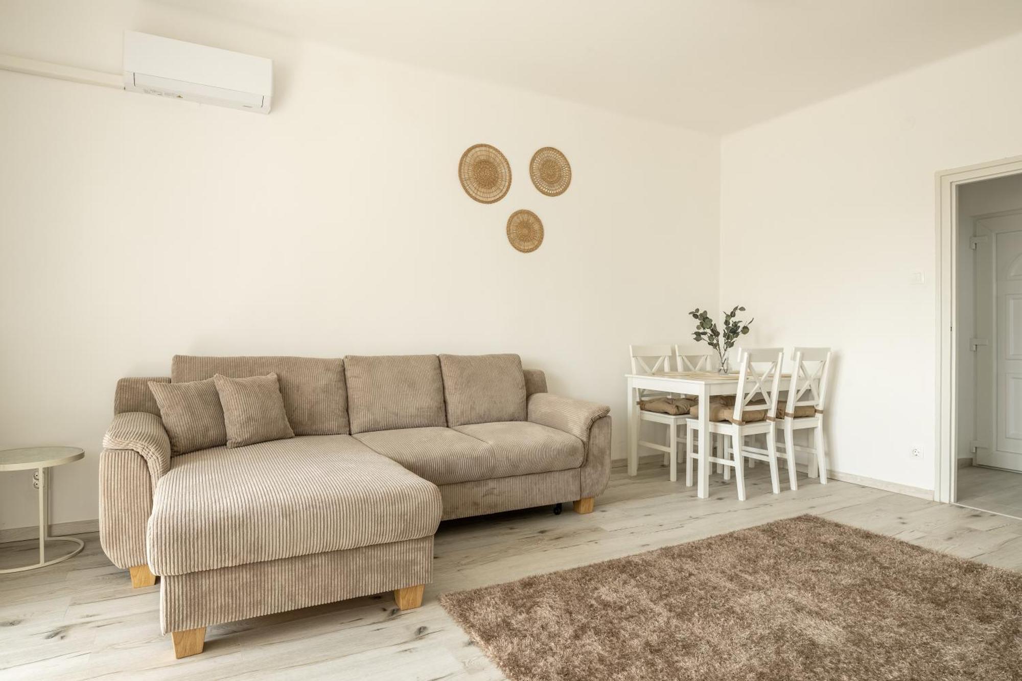 דברצן Malompark Apartman With Free Parking מראה חיצוני תמונה