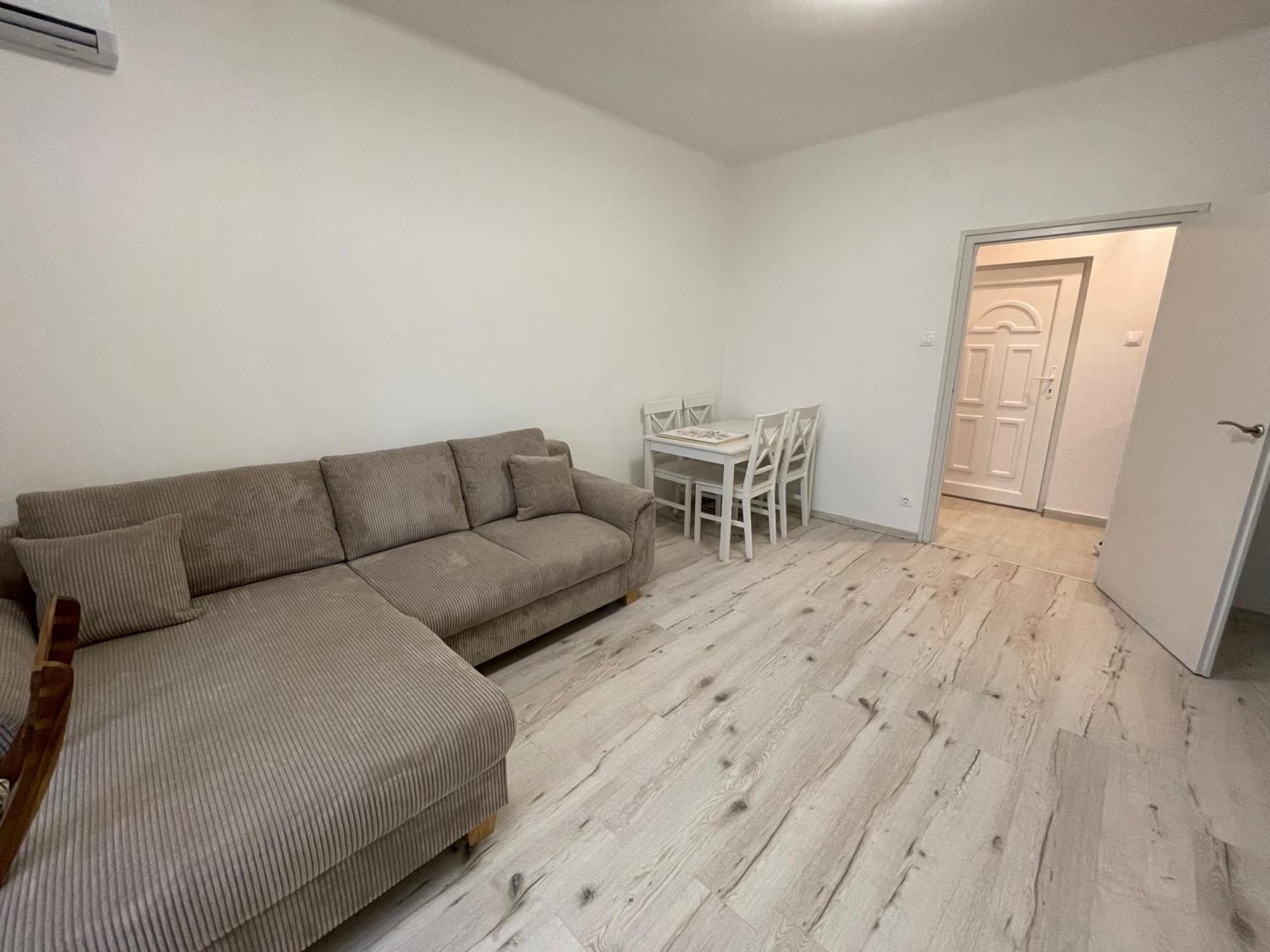 דברצן Malompark Apartman With Free Parking מראה חיצוני תמונה